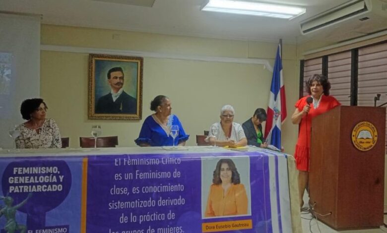 Presentan libro Feminismo