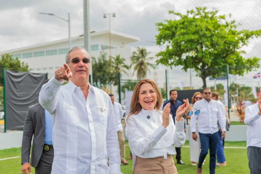 Presidente Abinader y alcaldesa Carolina Mejía